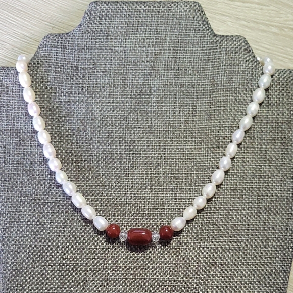 REAL Pearl and Red Agate Necklace - Picture 4 of 13